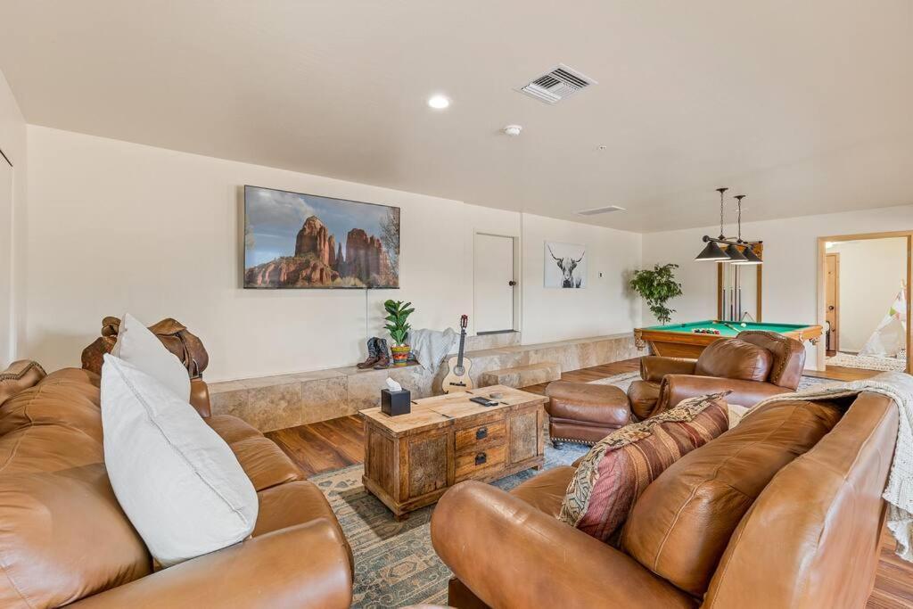 סדונה Close To Fresh Creek! Sleeps 12 ~ Amazing Views W/Serene Open Space ~ Hot Tub + Game Room ~ Trails Outside מראה חיצוני תמונה