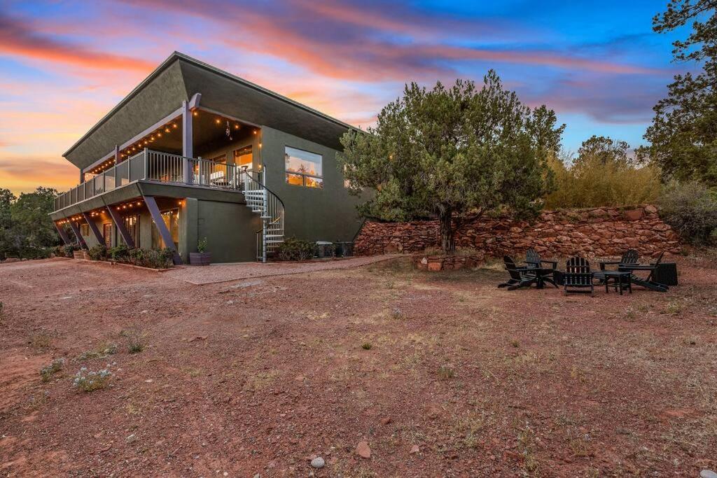 סדונה Close To Fresh Creek! Sleeps 12 ~ Amazing Views W/Serene Open Space ~ Hot Tub + Game Room ~ Trails Outside מראה חיצוני תמונה