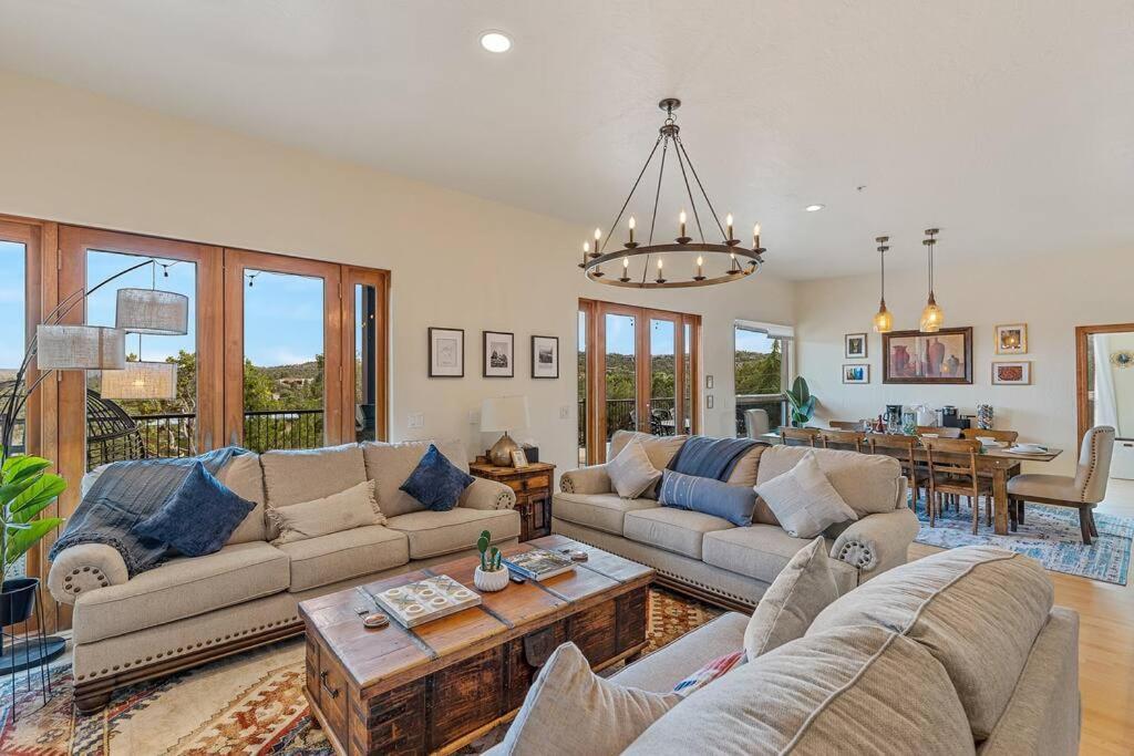 סדונה Close To Fresh Creek! Sleeps 12 ~ Amazing Views W/Serene Open Space ~ Hot Tub + Game Room ~ Trails Outside מראה חיצוני תמונה