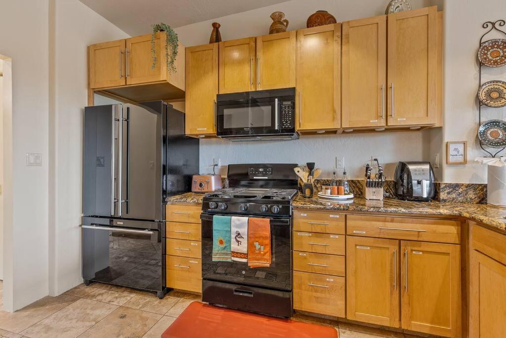 סדונה Close To Fresh Creek! Sleeps 12 ~ Amazing Views W/Serene Open Space ~ Hot Tub + Game Room ~ Trails Outside מראה חיצוני תמונה