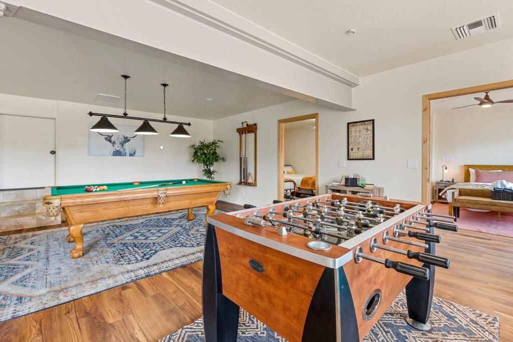 סדונה Close To Fresh Creek! Sleeps 12 ~ Amazing Views W/Serene Open Space ~ Hot Tub + Game Room ~ Trails Outside מראה חיצוני תמונה