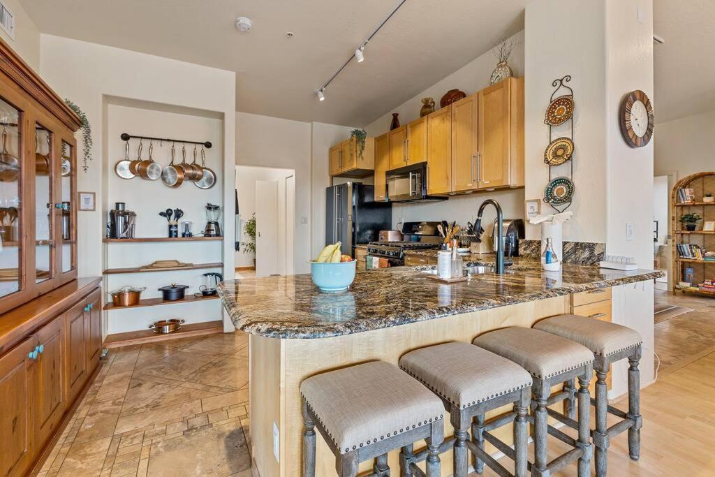 סדונה Close To Fresh Creek! Sleeps 12 ~ Amazing Views W/Serene Open Space ~ Hot Tub + Game Room ~ Trails Outside מראה חיצוני תמונה