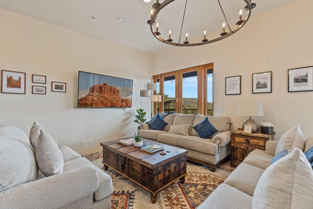 סדונה Close To Fresh Creek! Sleeps 12 ~ Amazing Views W/Serene Open Space ~ Hot Tub + Game Room ~ Trails Outside מראה חיצוני תמונה