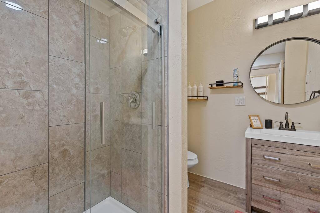 סדונה Close To Fresh Creek! Sleeps 12 ~ Amazing Views W/Serene Open Space ~ Hot Tub + Game Room ~ Trails Outside מראה חיצוני תמונה