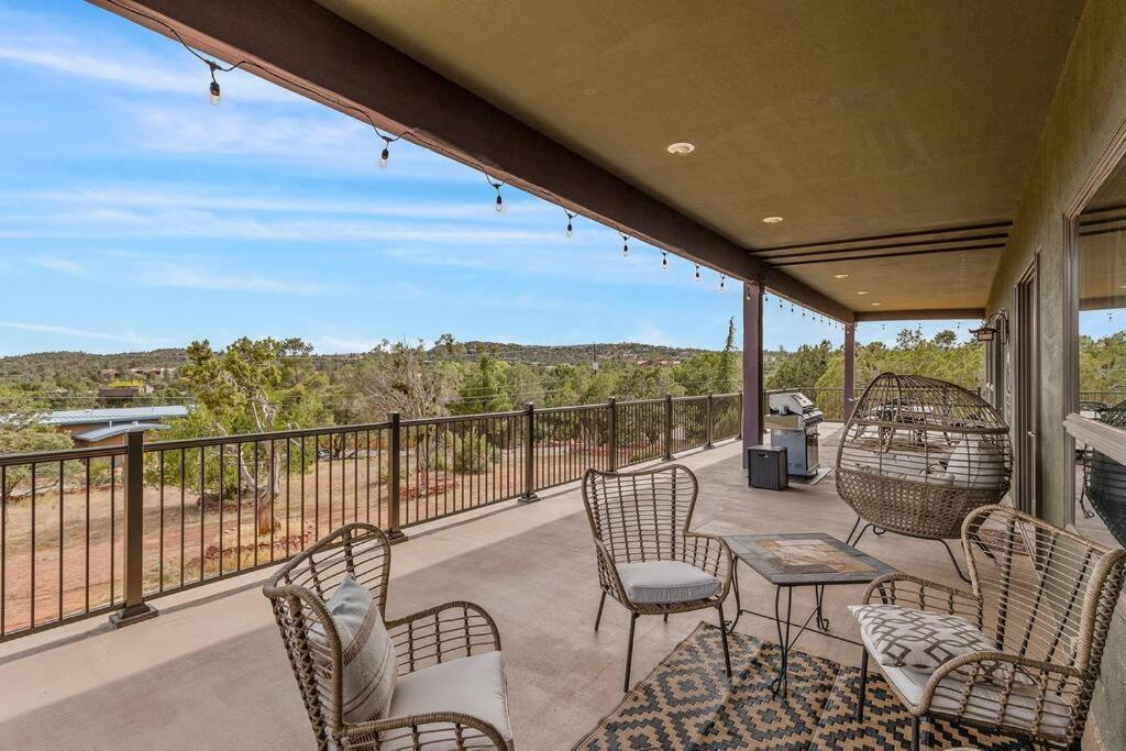 סדונה Close To Fresh Creek! Sleeps 12 ~ Amazing Views W/Serene Open Space ~ Hot Tub + Game Room ~ Trails Outside מראה חיצוני תמונה