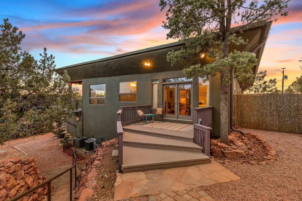 סדונה Close To Fresh Creek! Sleeps 12 ~ Amazing Views W/Serene Open Space ~ Hot Tub + Game Room ~ Trails Outside מראה חיצוני תמונה