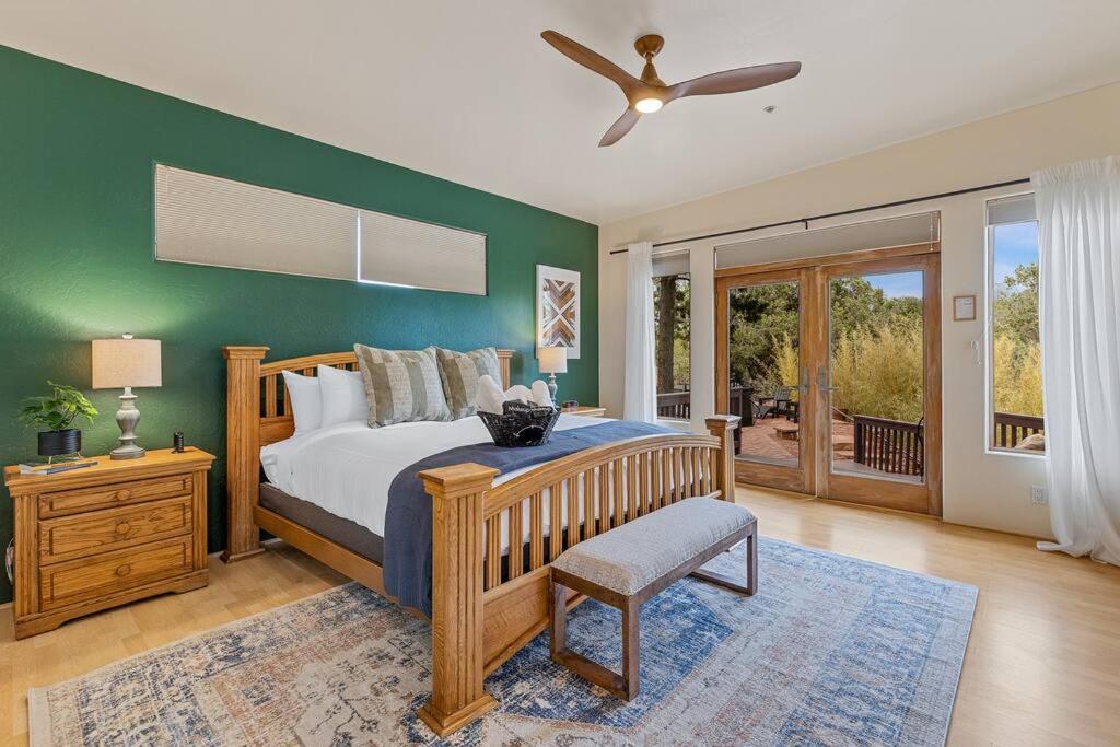 סדונה Close To Fresh Creek! Sleeps 12 ~ Amazing Views W/Serene Open Space ~ Hot Tub + Game Room ~ Trails Outside מראה חיצוני תמונה